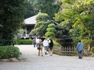 深大寺境内